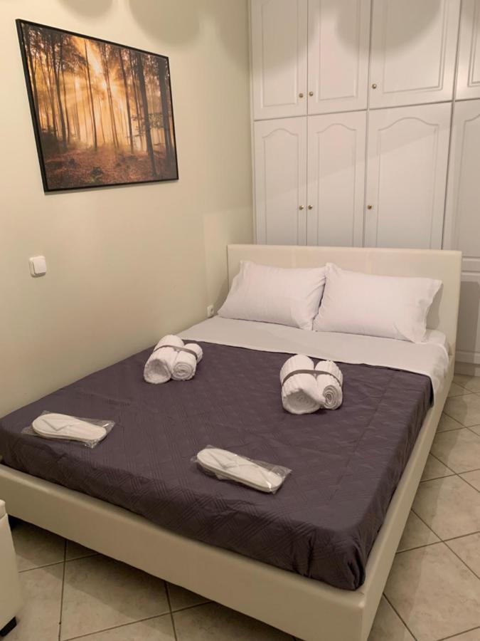 Elegant Escapes 3 Atina